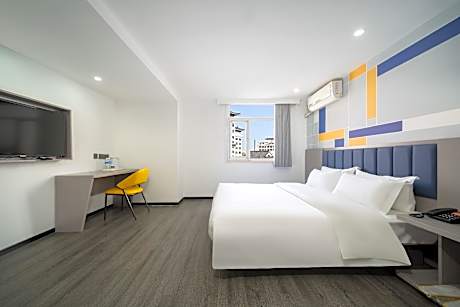 Standard - Queen Room