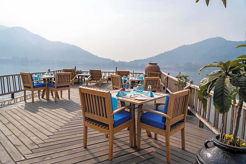 Sukoon Houseboat Dal Lake