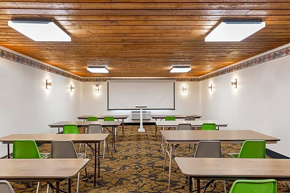 Americas Best Value Inn and Suites Atlantic