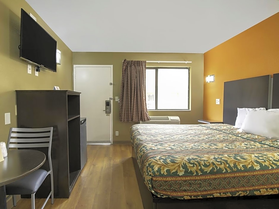 OYO Hotel Lake Charles Hwy 10