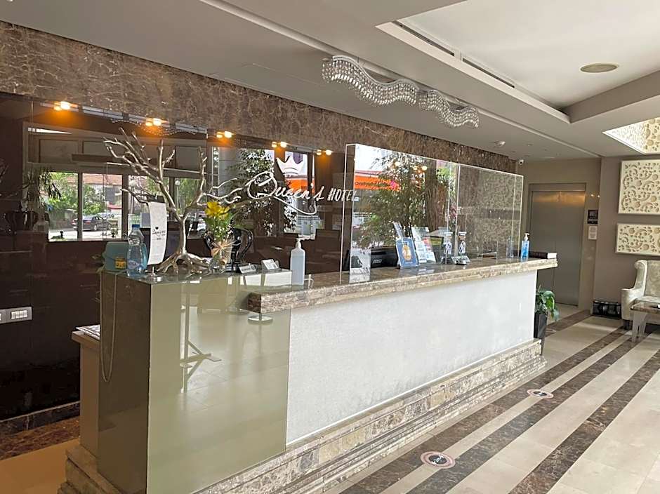 Queen's Hotel - Zebra Centre