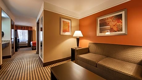 King Suite with Walk-In Shower- Non-Smoking/Disability Access