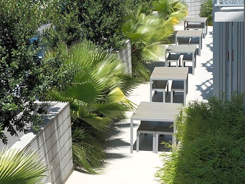 Navigate Seaside Hotel