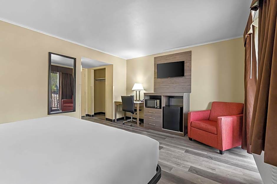 Travelodge by Wyndham Rapid City