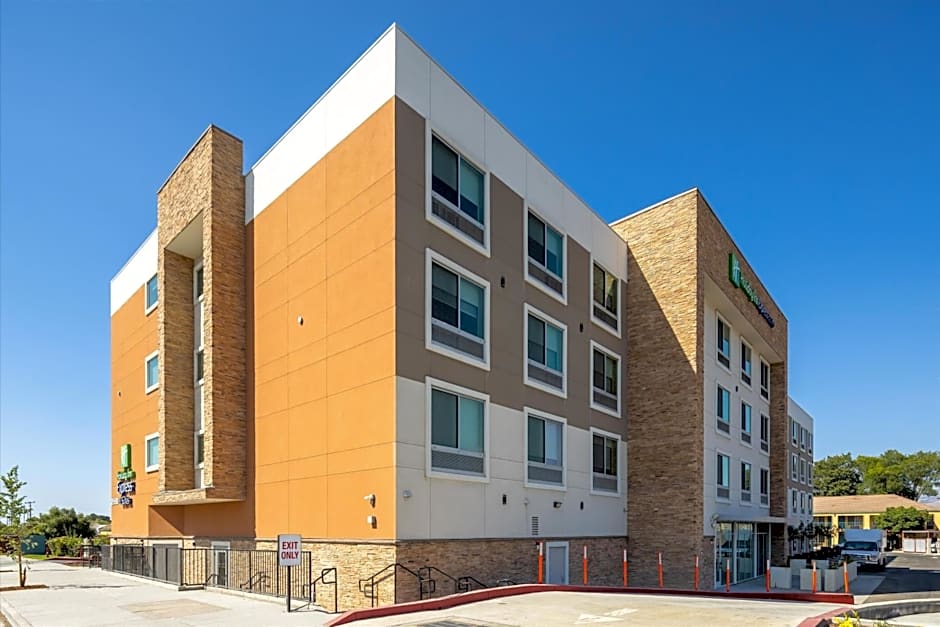 Holiday Inn Express & Suites - San Jose Silicon Valley By IHG