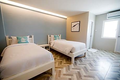 Standard Twin Room with Balcony