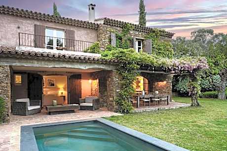 One-Bedroom Apartment with Pool View