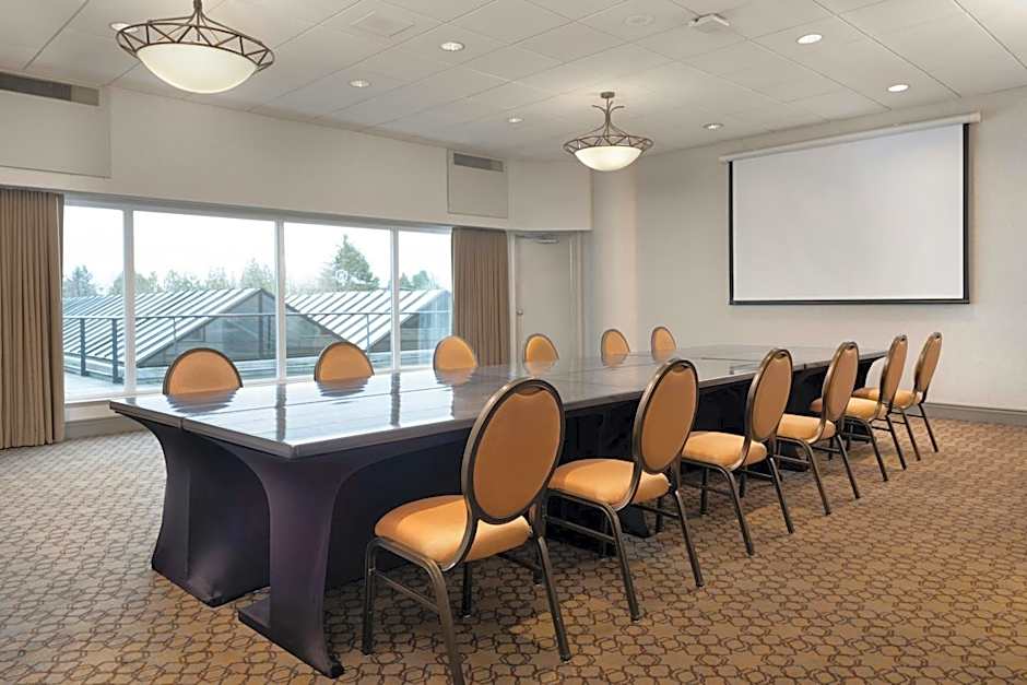 Sheraton Vancouver Guildford Hotel