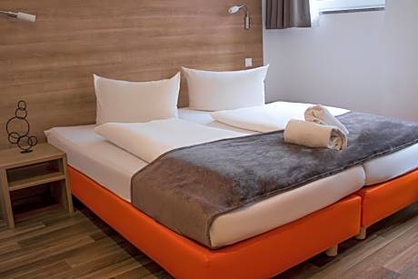 Double Room (1 Adult)