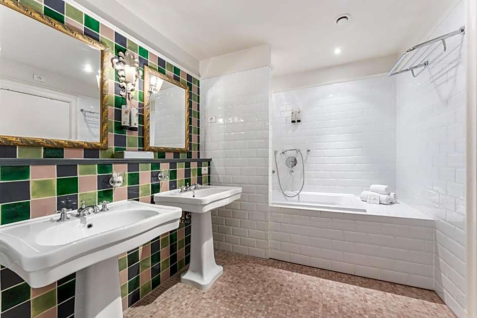 Canal Suites