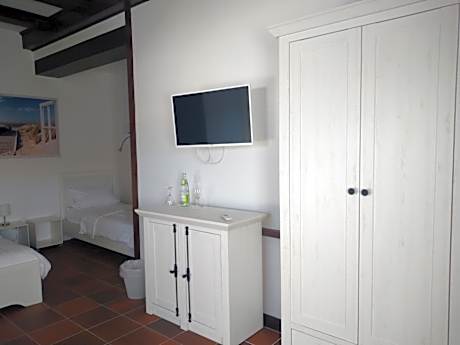 Standard Twin Room with Garden View