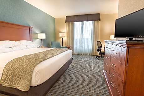 1 King Bed Hearing Accessible with Tub