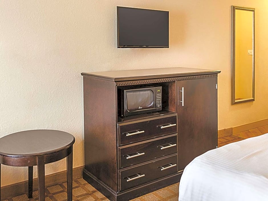 La Quinta by Wyndham Mobile Satsuma / Saraland