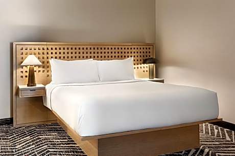 1 Bedroom Hospitality Suite, 1 King