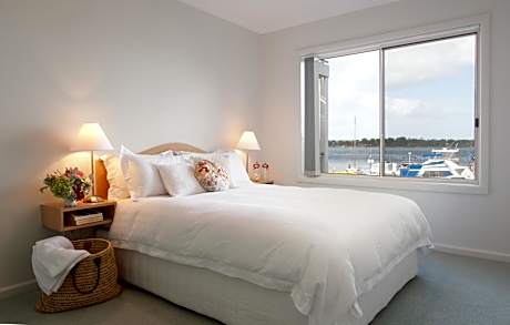 Three-Bedroom Apartment - Bancroft