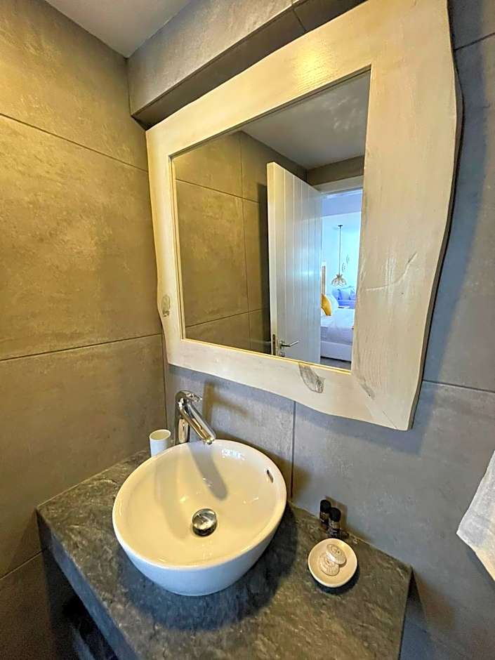 Ocean Dreams Suites - By the Harbour