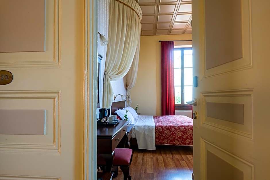 Foto 1 di 5 di Premium 1 Double Bed or 2 Beds, Sea View