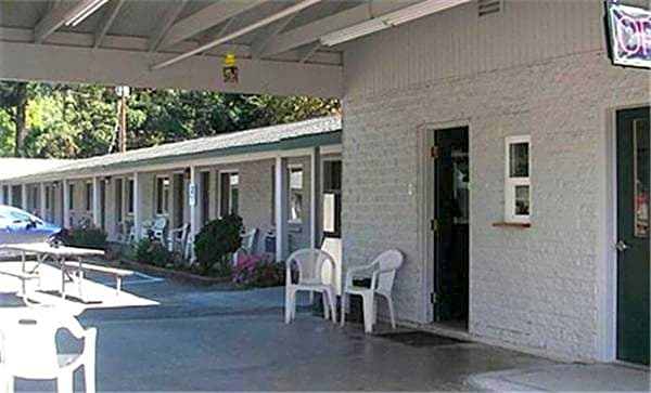 Forest Lodge Motel