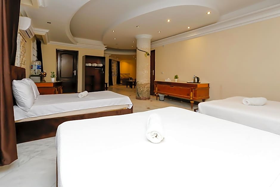 Turquoise Pyramids palace