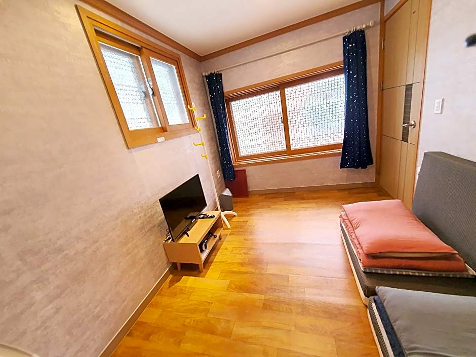Hwangridangil Adamjeong Hanok Stay