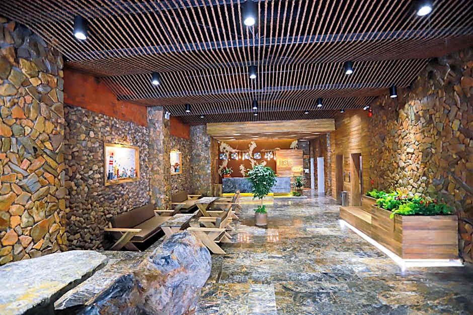 Rustic Hotel Quy Nhon Powered by ASTON