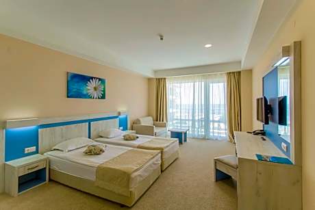 Premium Twin Room with Sea View (2 Adults + 2 Children)