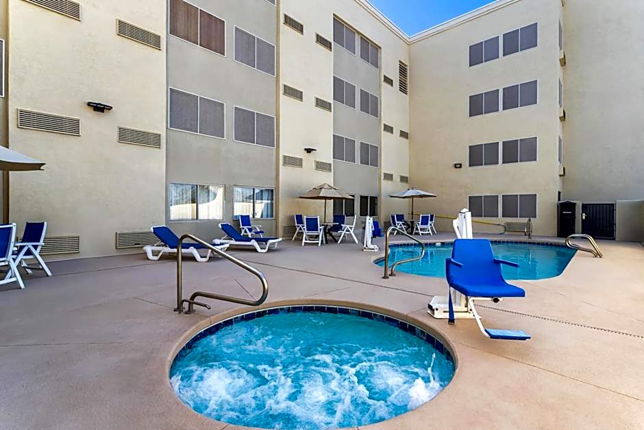 Comfort Inn & Suites Albuquerque Downtown – Albuquerque, NM