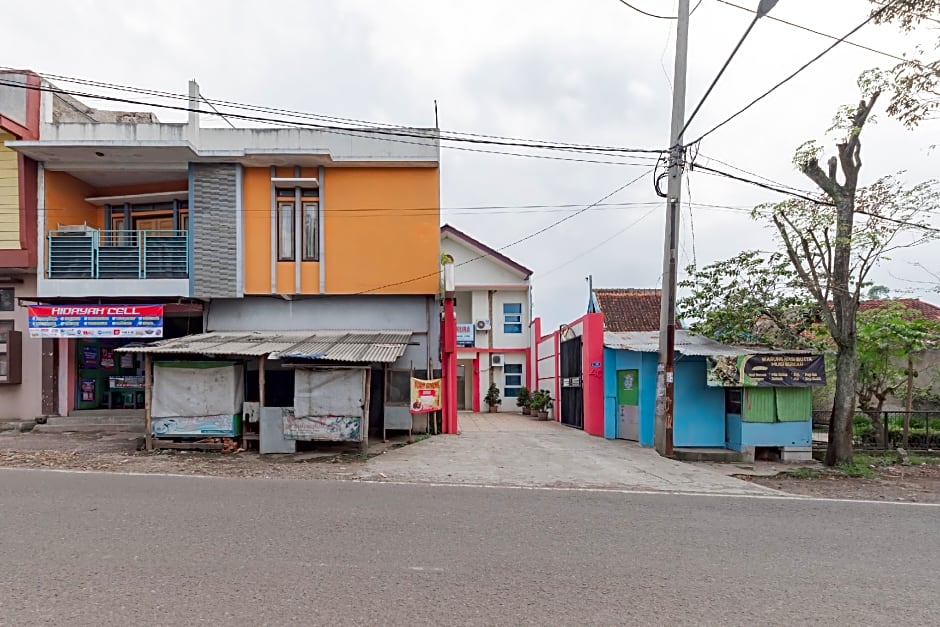 RedDoorz Syariah @ Sudirman Street Garut