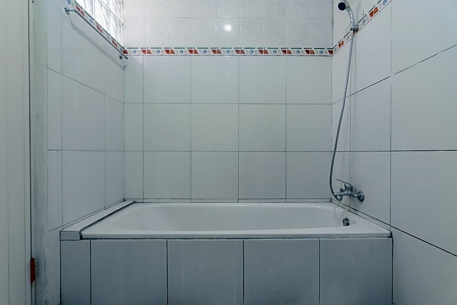 Rossan Villa Hotel near Kampus UPI Setiabudhi