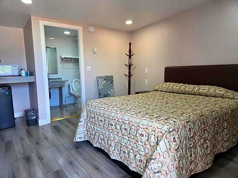 Photo 1 of 1 of Small Double Room