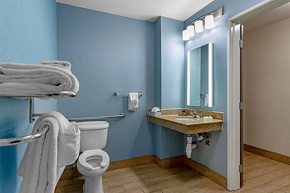 Best Western Plus Wasco Inn & Suites