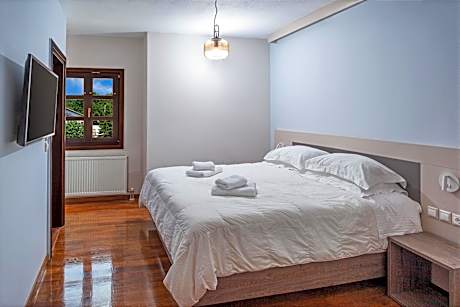 Classic Double Room with Mountain View