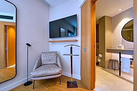 DELUXE WITH PRIVATE TERRACE