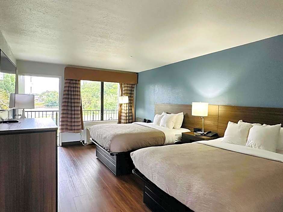 Quality Inn - On The Lake Clarksville-Boydton