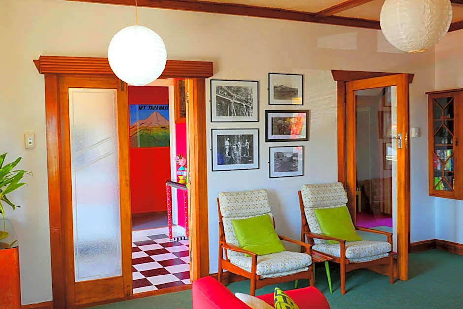 Ducks & Drakes Boutique Motel & Backpackers