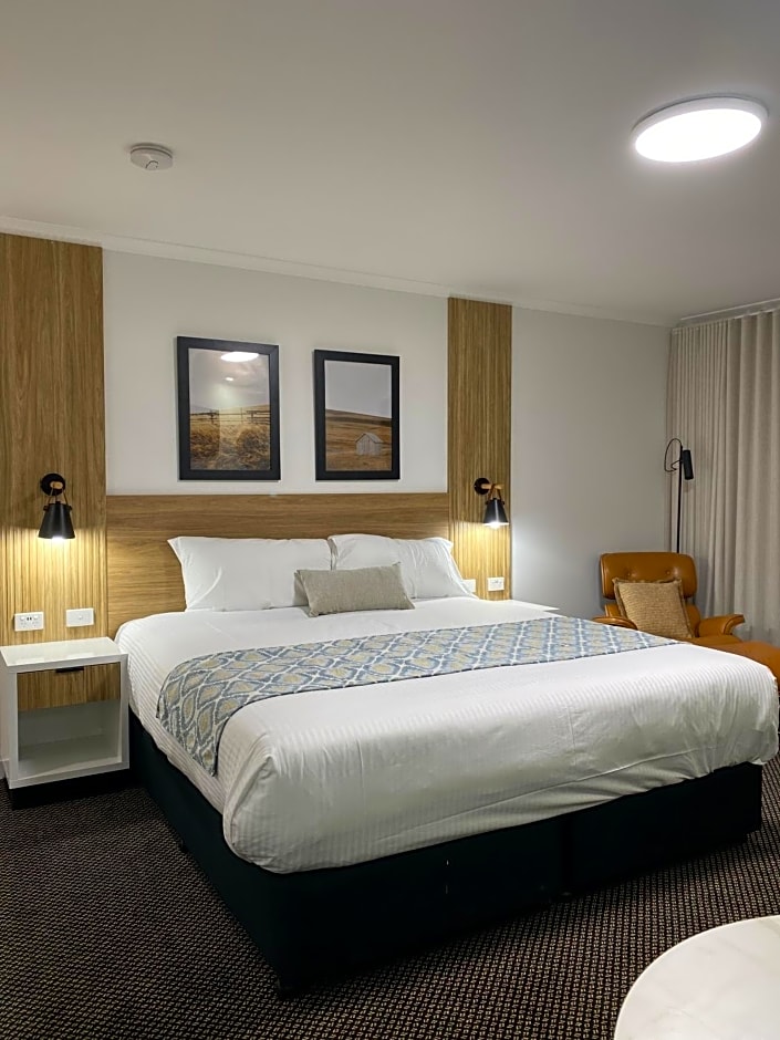 Cattlemans Country Motor Inn & Serviced Apartments