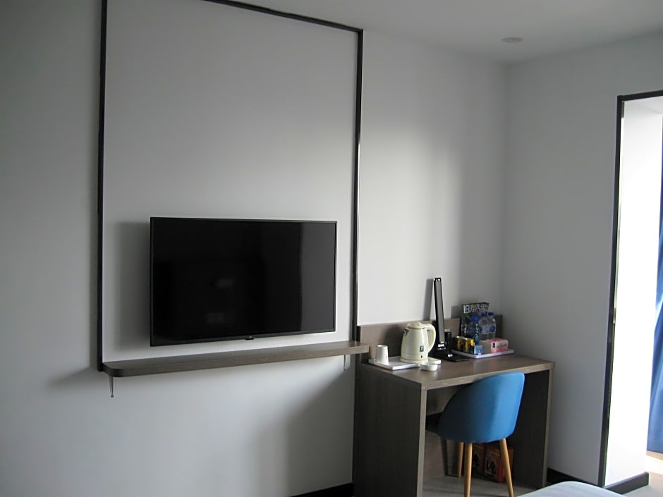 7 Days Premium Changchun Renmin NorthEast Normal University Pingquan Road