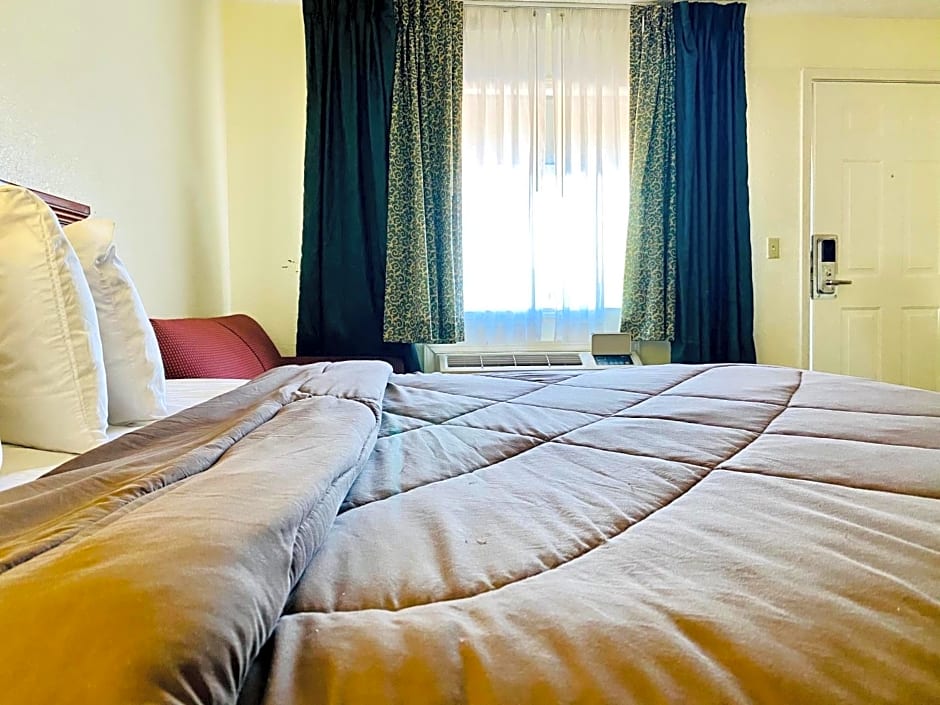 Ozark Inn & Suites