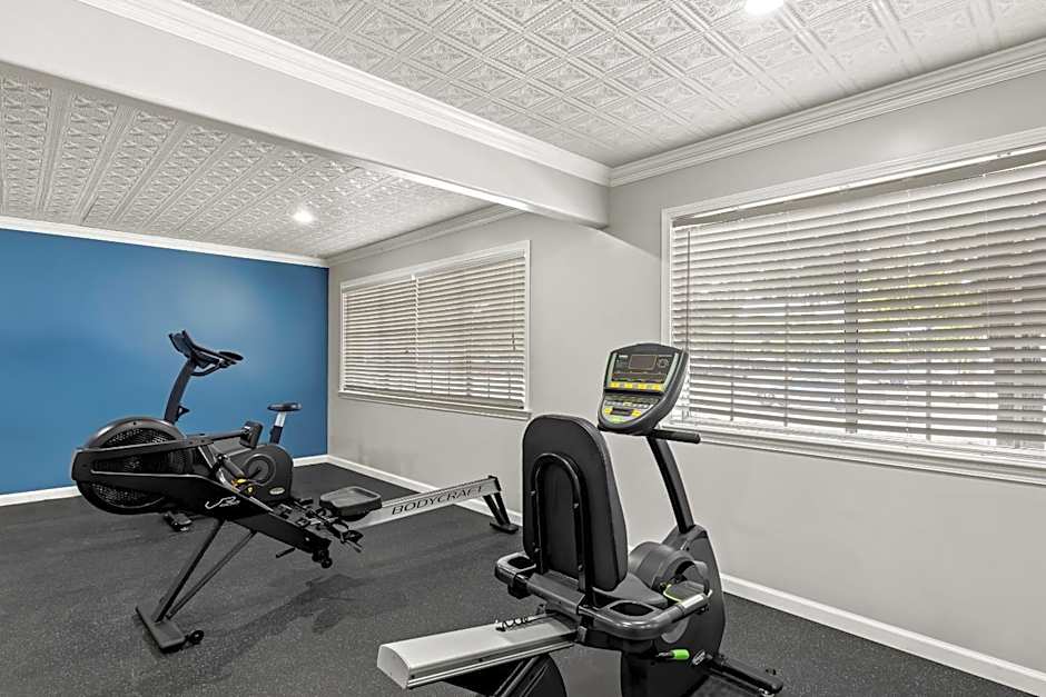 HomeTowne Studios Yuba City Bonanza - Marysville