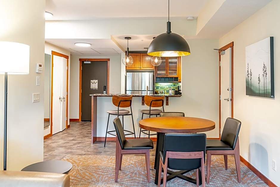 Blackstone Mountain Lodge by CLIQUE