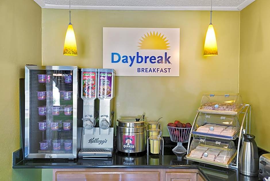 Days Inn by Wyndham Torrington