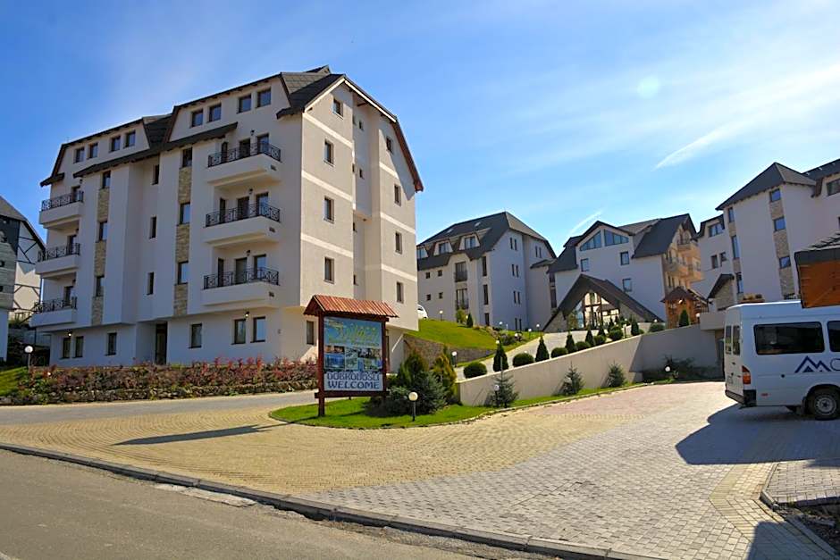 Milmari - Breakfast and pool