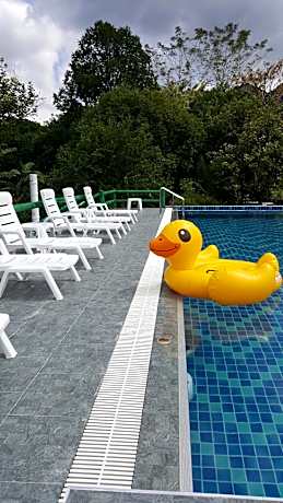 Khao Sok Royal Bamboo Hostel