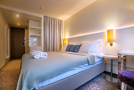 DOUBLE OR TWIN ROOM COURTYARD/PARK VIEW WITH WINDOW