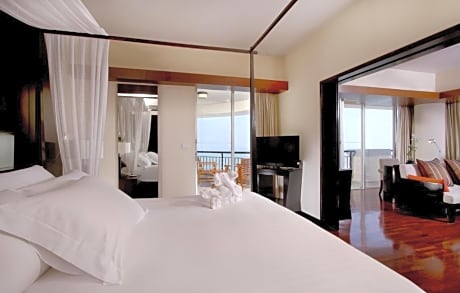 King Suite with Ocean View and Club Lounge Access