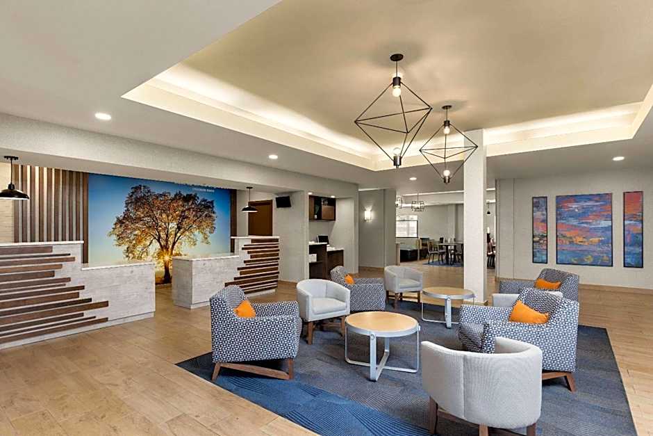 La Quinta Inn & Suites by Wyndham Santa Clarita - Valencia