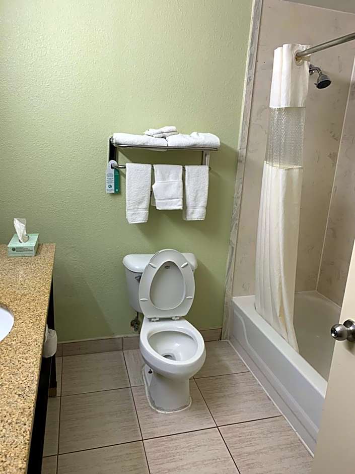 Super 8 by Wyndham Midlothian/Richmond Area