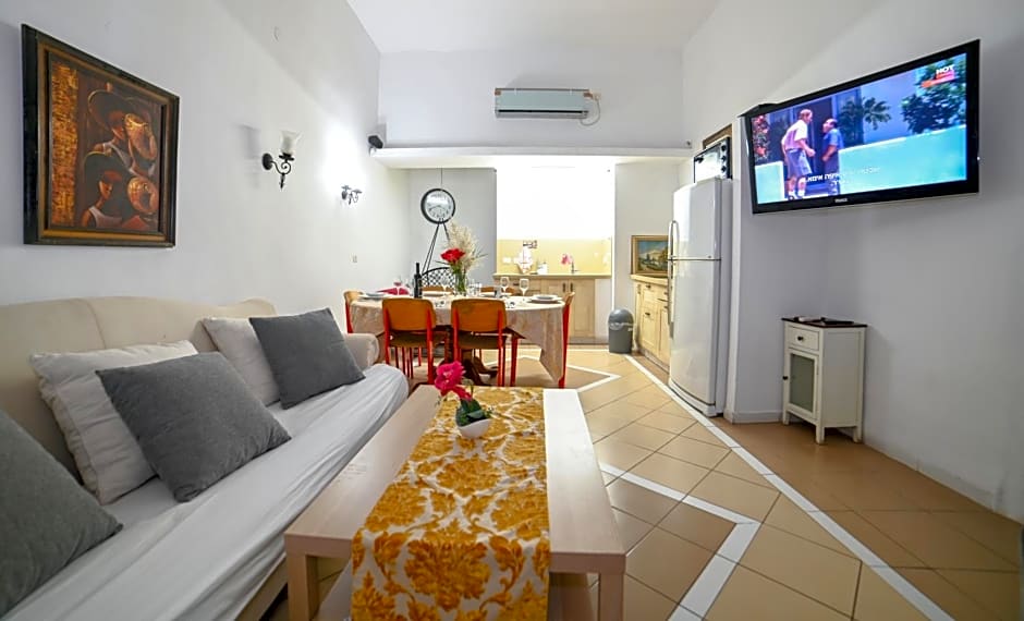 Domos Tiberias - Heated pool דומוס טבריה- בריכה מחוממת