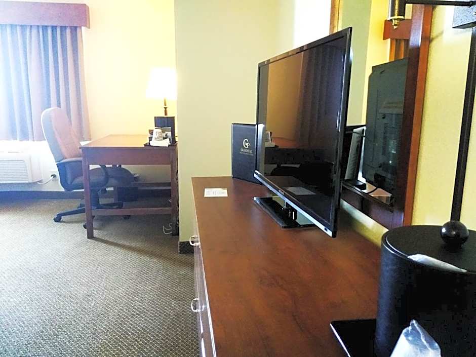 Madelia Hotel & Suites