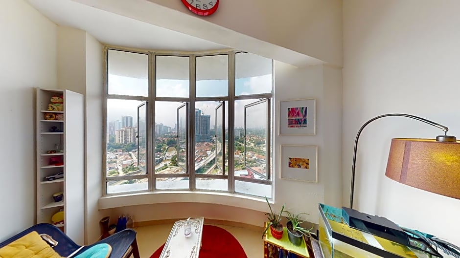 Monkey Mansion Putra Majestik